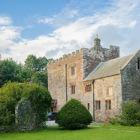 Dom wakacyjny Whitehall Pele Tower *