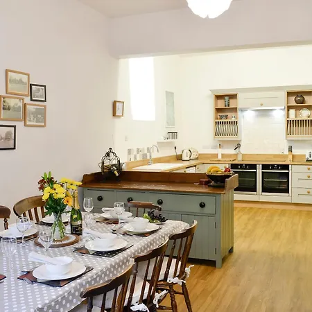 Whitehall Pele Tower Semesterbostad *